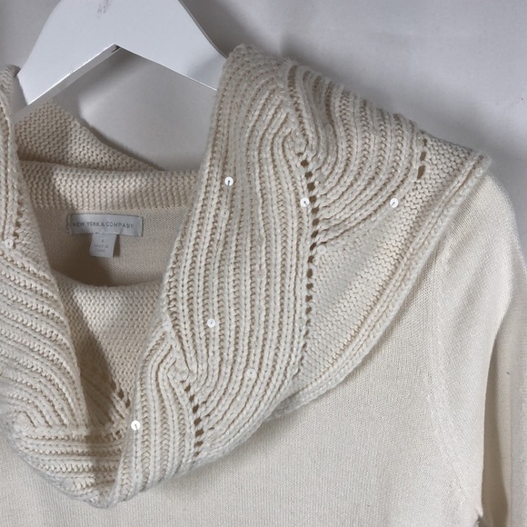 New York & Co. sweater with collar - Picture 2 of 8